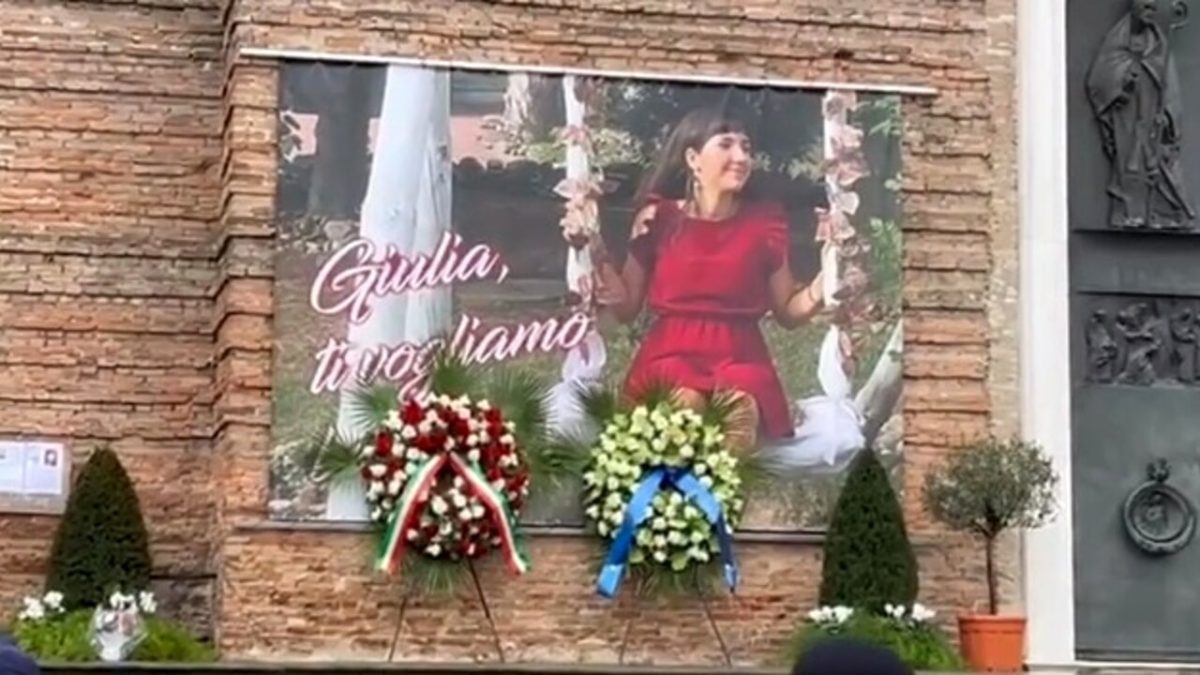 Giulia Cecchetin, la DIRETTA dei funerali: oltre 8 mila persone